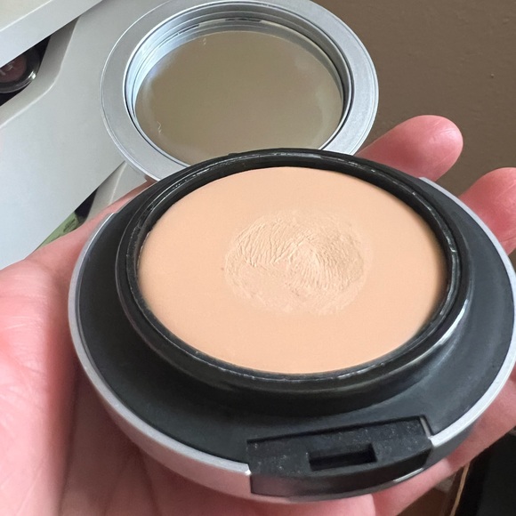 New  MAC STUDIO FIX TECH
CREAM-TO-POWDER FOUNDATION, N18. - Picture 8 of 9